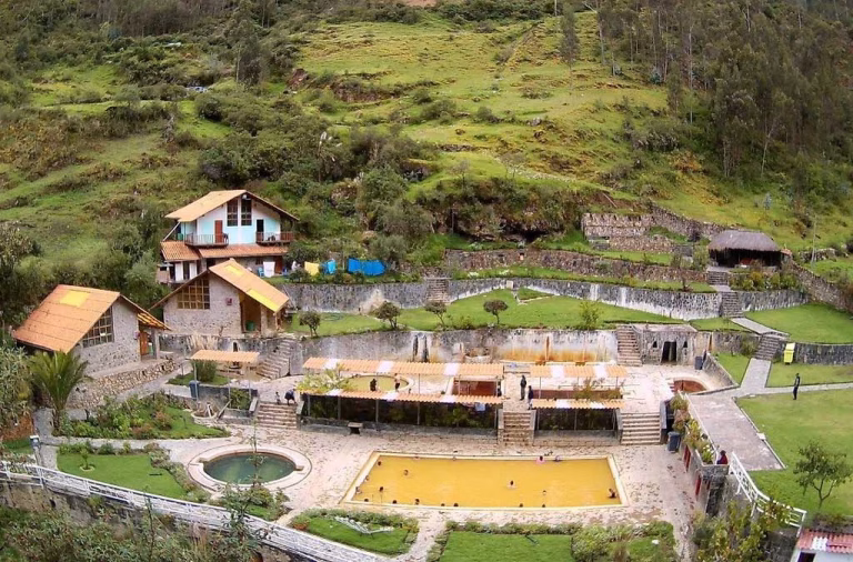 banos-termales-de-lares
